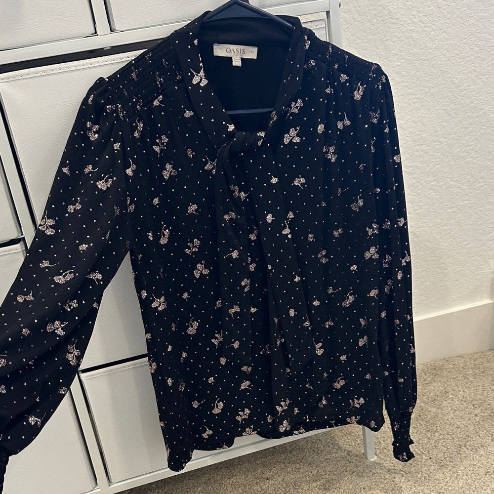 Oasis Black Floral Top with Bow